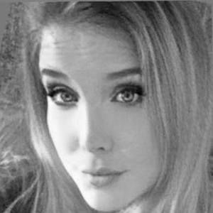 Meet your Posher, Becca